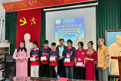 HỘI TỪ THIỆN CÔNG BAO TỈNH NAM ĐỊNH TRAO TẶNG HỌC BỔNG CHO NHỮNG HỌC SINH CÓ HOÀN CẢNH ĐẶC BIỆT KHÓ KHĂN