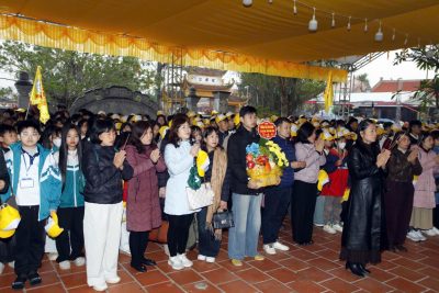 Hoạt động trải nghiệm tham quan đền thờ trạng trình Nguyễn Bình Khiêm