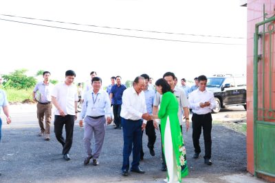 Thầy và trò trường THCS Tam Thanh vinh dự đón đồng chí Trương Hòa Bình – nguyên ủy viên bộ chính trị, nguyên Phó thủ tướng thường trực về thăm