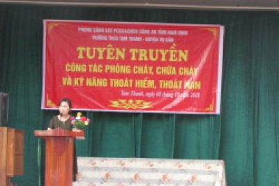 Trường THCS Tam Thanh kết hợp với Phòng cảnh sát PCCC&CNCH Công an tỉnh Nam định tuyên truyền công tác phòng cháy chữa cháy và kĩ năng thoát hiểm, thoát nạn